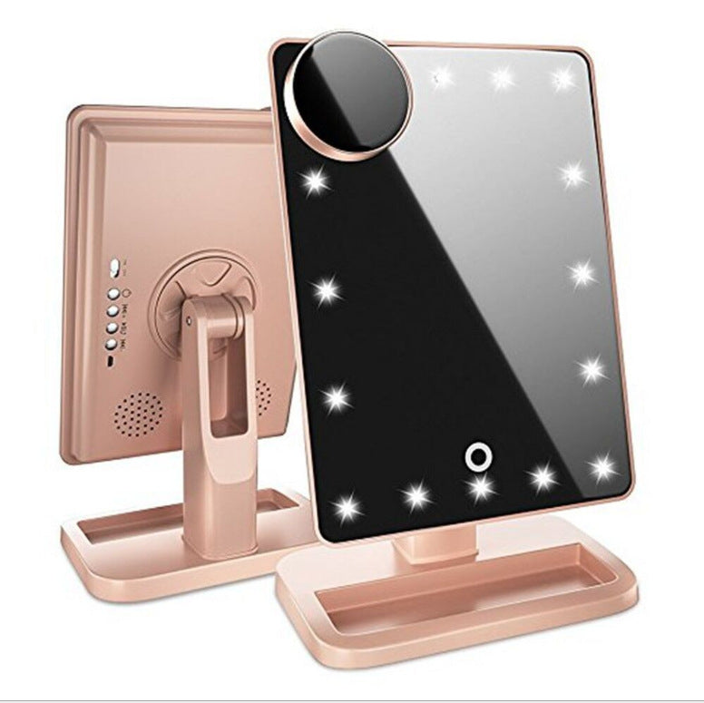 Un miroir innovant pour une expérience de maquillage parfaite ! Ce miroir multifonction 3 en 1 est l'outil ultime pour améliorer votre routine beauté. Il combine un miroir avec un haut-parleur Bluetooth, un grossissement 10x et un éclairage LED, créant ainsi une expérience de maquillage complète et agréable. Écoutez de la musique pendant que vous vous préparez / Grâce au haut-parleur Bluetooth intégré.